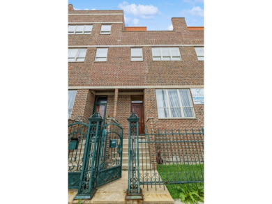 Beach Townhome/Townhouse Sale Pending in Chicago, Illinois