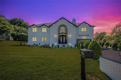 Beach Home For Sale in Glen Cove, New York