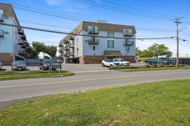 Beach Condo For Sale in Stratford, Connecticut
