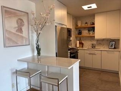 Beach Condo For Sale in Bayside, New York