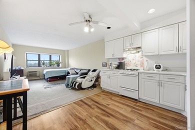 Beach Home For Sale in Bronx, New York