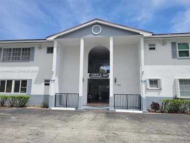Beach Condo For Sale in Hollywood, Florida