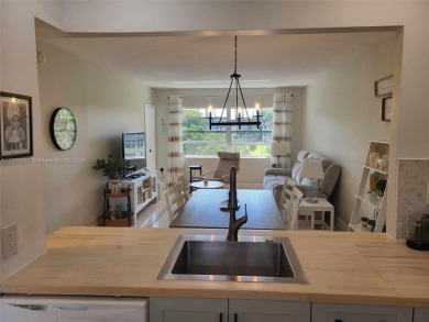 Beach Condo For Sale in Lauderdale Lakes, Florida