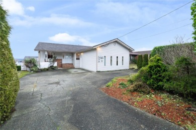 Beach Home For Sale in Campbell River, 