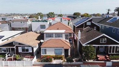 Beach Home Sale Pending in Newport Beach, California
