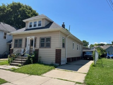 Beach Home For Sale in Racine, Wisconsin