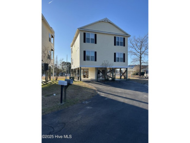 Beach Townhome/Townhouse For Sale in New Bern, North Carolina