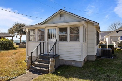 Beach Home For Sale in Cedar Point, North Carolina