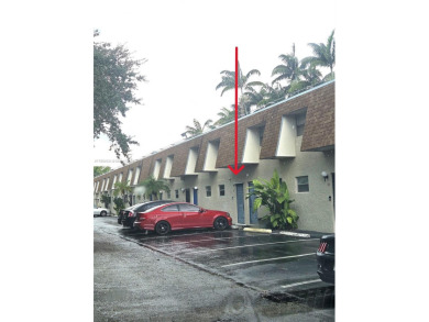 Beach Townhome/Townhouse Sale Pending in Palmetto Bay, Florida