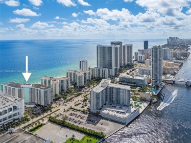 Beach Condo For Sale in Hollywood, Florida