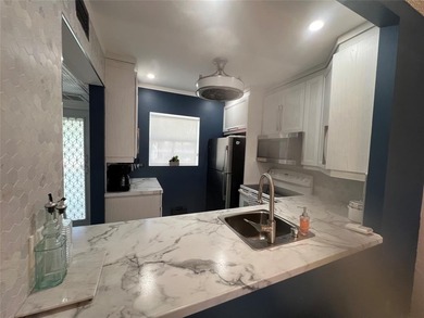 Beach Condo For Sale in Lauderdale Lakes, Florida