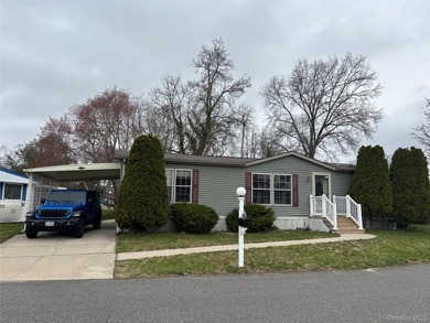 Beach Home For Sale in Riverhead, New York