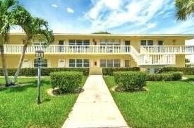Beach Condo For Sale in West Palm Beach, Florida