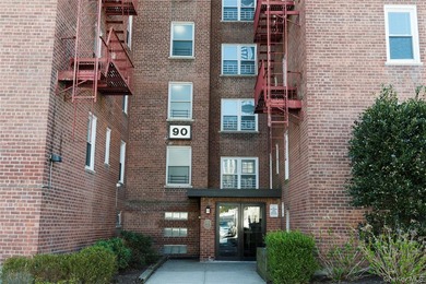 Beach Home For Sale in New Rochelle, New York