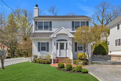 Beach Home For Sale in Cold Spring Harbor, New York