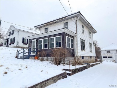 Beach Home For Sale in Clayton, New York