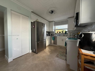 Beach Condo For Sale in Sunrise, Florida