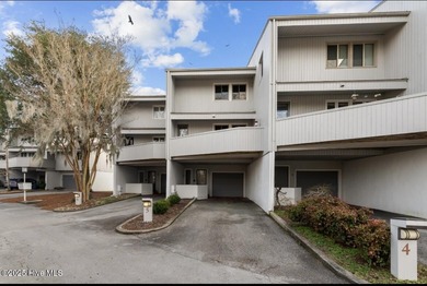 Beach Townhome/Townhouse For Sale in New Bern, North Carolina