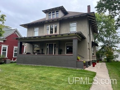 Beach Home For Sale in Escanaba, Michigan