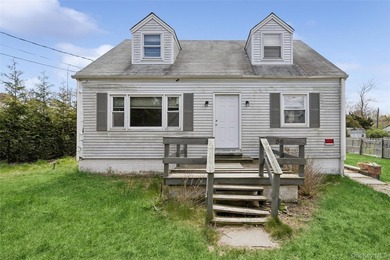 Beach Home For Sale in Hampton Bays, New York