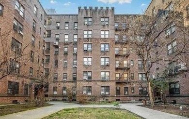Beach Condo For Sale in Flushing, New York