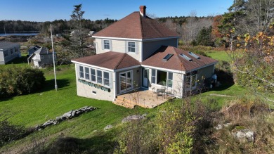 Beach Home For Sale in Long Island, Maine