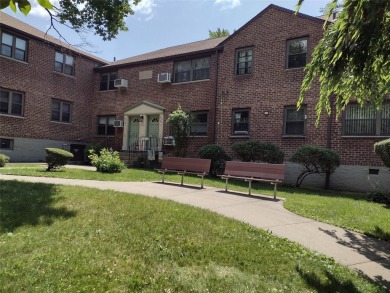 Beach Home Sale Pending in Douglaston, New York