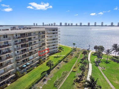 Beach Condo For Sale in Lake Park, Florida