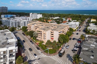 Beach Condo For Sale in Miami Beach, Florida