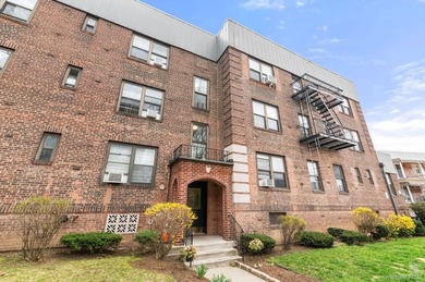 Beach Condo For Sale in Queens, New York