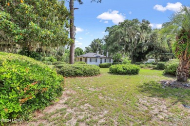 Beach Home For Sale in Saint Helena Island, South Carolina