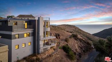 Beach Home For Sale in Malibu, California