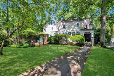 Beach Home Sale Pending in Great Neck, New York