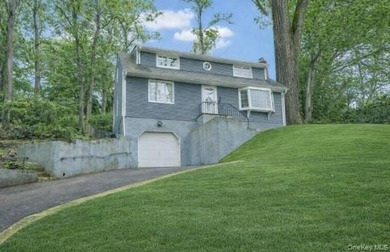 Beach Home For Sale in Oyster Bay, New York
