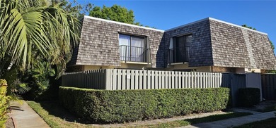 Beach Townhome/Townhouse Active Under Contract in Vero Beach, Florida