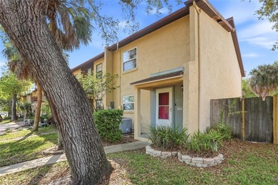 Beach Townhome/Townhouse Sale Pending in Tampa, Florida