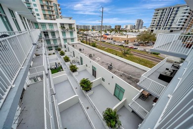 Beach Condo For Sale in Hollywood, Florida