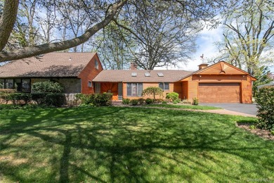 Beach Home For Sale in Great Neck, New York