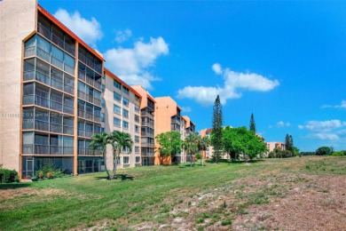 Beach Condo For Sale in Lauderhill, Florida