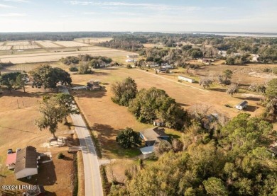 Beach Home For Sale in Saint Helena Island, South Carolina