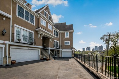 Beach Condo For Sale in New Rochelle, New York