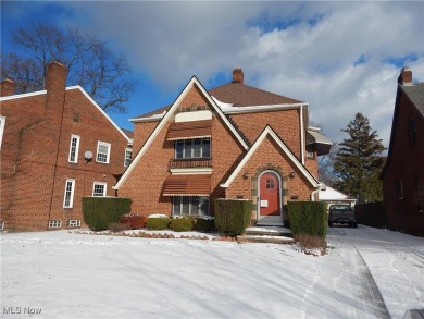 Beach Townhome/Townhouse Sale Pending in Cleveland, Ohio