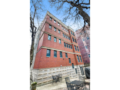 Beach Condo Sale Pending in Chicago, Illinois