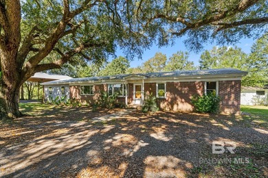 Beach Home For Sale in Robertsdale, Alabama