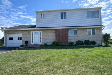 Beach Home For Sale in East Quogue, New York