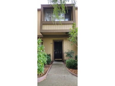 Beach Townhome/Townhouse For Sale in Alameda, California