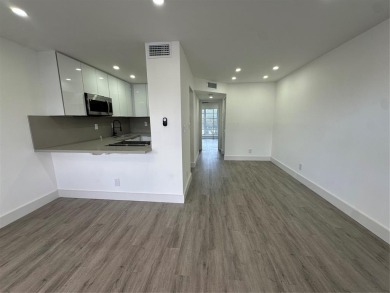 Beach Condo For Sale in Sunrise, Florida