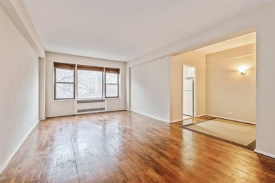 Beach Home Sale Pending in Forest Hills, New York