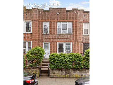 Beach Townhome/Townhouse For Sale in Queens, New York