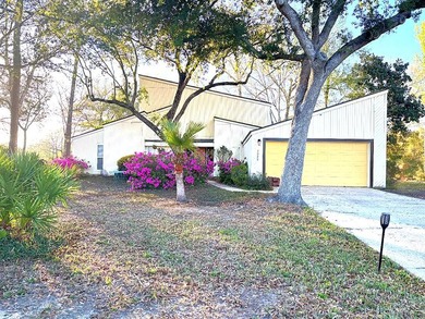 Beach Home For Sale in Diamondhead, Mississippi